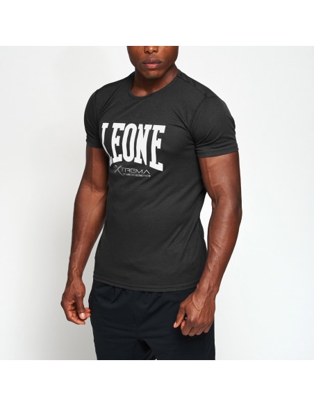 Sempre alla moda con la T-shirt con logo Leone: leggera, morbida e funzionale