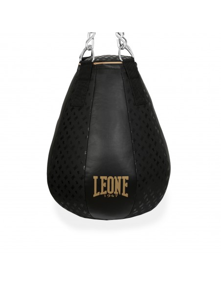Perfecting boxing techniques: The 12 kg Leone corn pear in action