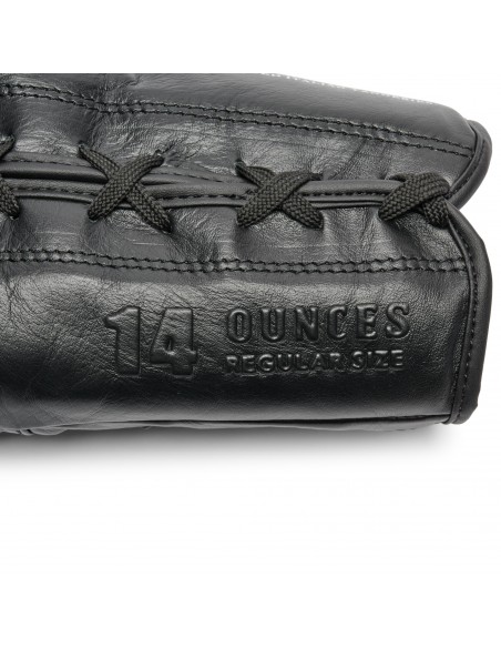 The Greatest boxing gloves in black: lace fastening