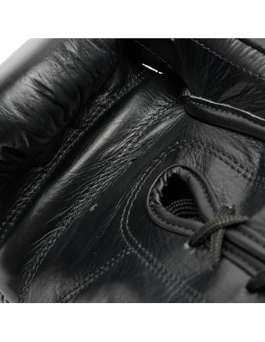 The Greatest boxing gloves in black: lace fastening