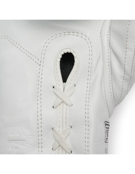 The Greatest boxing gloves in white: lace fastening