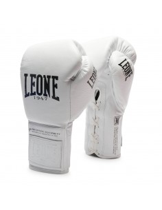 I guantoni da boxe The Greatest di colore bianco: chiusura con laccio