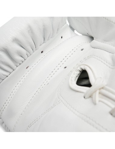 The Greatest boxing gloves in white: lace fastening