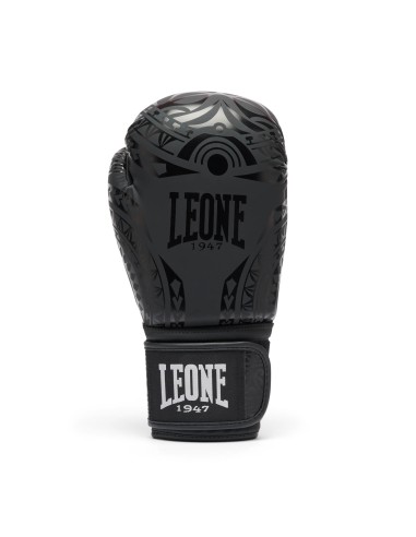 Discover the world of boxing with Haka boxing gloves in black