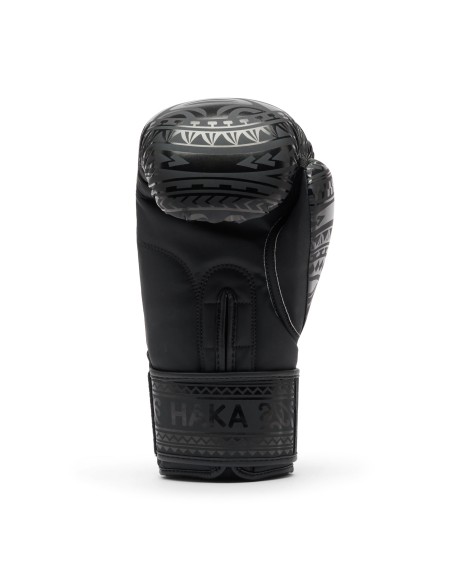 Discover the world of boxing with Haka boxing gloves in black