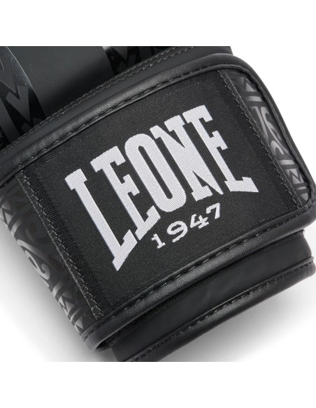 Découvre le monde de la boxe avec les gants de boxe Haka en noir
