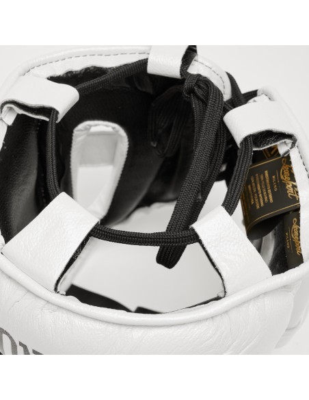 Maximum safety in the ring: the Nerone Classico helmet with nose clip