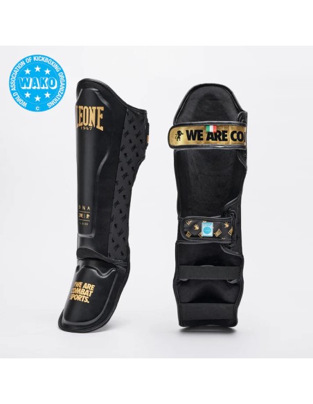 Protège-tibias WAKO de Leone1947 avec étiquette pour les combats de kickboxing