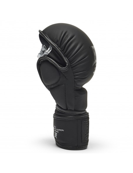 Discover the ultimate sparring protection: Leone Black Edition glove